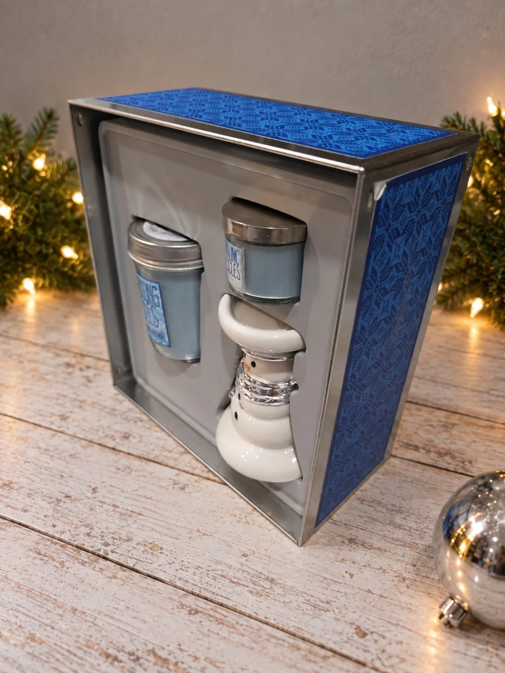 Retired 2013 Bath And Body Works Baby It’s Cold Outside Tin With Candles &holder